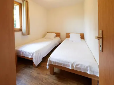 Ein Bett oder Betten in einem Zimmer der Unterkunft Chalet Edelweiss by Interhome