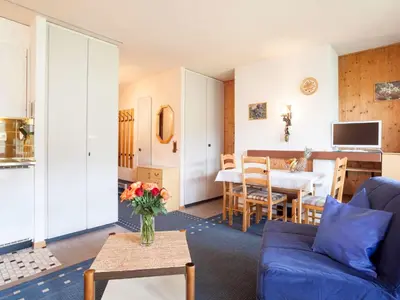 Ein Sitzbereich in der Unterkunft Studio Résidence Arzinol by Interhome