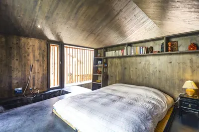 Ein Bett oder Betten in einem Zimmer der Unterkunft Renovated historic barn in mountain village