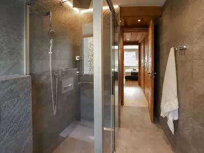 Ein Badezimmer in der Unterkunft Apartment Dianthus-2 by Interhome