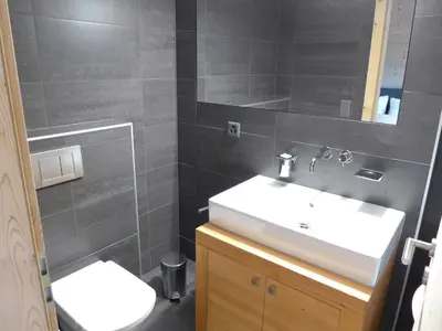 Ein Badezimmer in der Unterkunft Chalet Chalet Astoria by Interhome