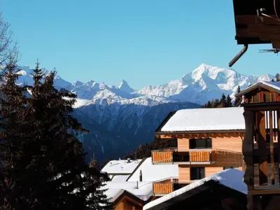Ein allgemeiner Bergblick oder ein Berglick von der Ferienwohnung aus