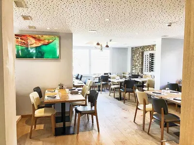 Ein Restaurant oder anderes Speiselokal in der Unterkunft Hotel pas de Cheville