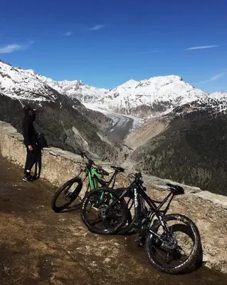 Ein allgemeiner Bergblick oder ein Berglick von des Hotels aus
