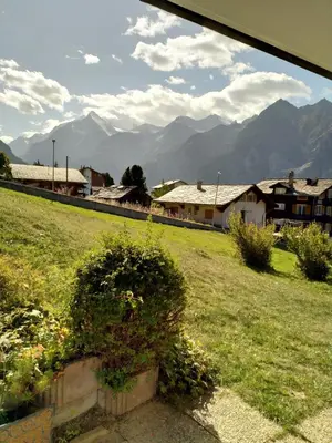 Ein allgemeiner Bergblick oder ein Berglick von der Ferienwohnung aus