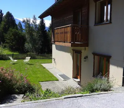 Ein Garten an der Unterkunft Appartement de Charme, Résidence Seven