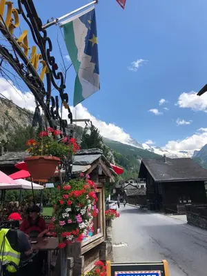 Ein allgemeiner Bergblick oder ein Berglick von der Ferienwohnung aus