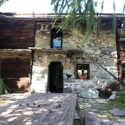Das Gebäude in dem sich das Chalet befindet