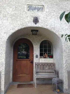 Eine Fassade oder ein Eingang zu Traditional Swiss-Flat