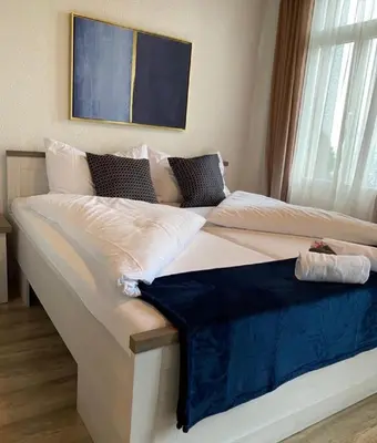 Ein Bett oder Betten in einem Zimmer der Unterkunft Hotel Rosengärtli