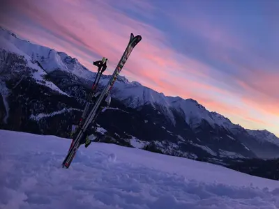Ein allgemeiner Bergblick oder ein Berglick von der Lodge aus