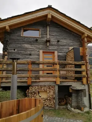 Das Gebäude in dem sich das Chalet befindet