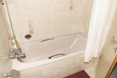Ein Badezimmer in der Unterkunft Lauterbrunnen Staubbach Beautiful Waterfall Apartment