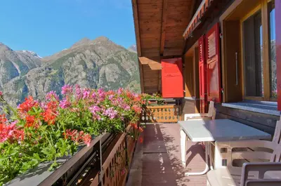 Ein allgemeiner Bergblick oder ein Berglick von der Ferienwohnung aus