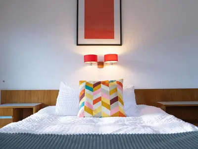 Ein Bett oder Betten in einem Zimmer der Unterkunft Hôtel historique Chez Elsy - Crans-Sapins