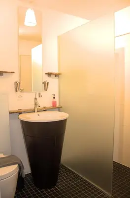 Ein Badezimmer in der Unterkunft CAYA Bijou im Herzen von Zermatt
