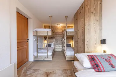 Ein Bett oder Betten in einem Zimmer der Unterkunft Narnia SKI IN & SKI OUT chalet 14 pers