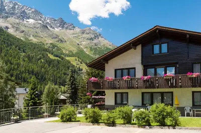 Ein allgemeiner Bergblick oder ein Berglick von der Ferienwohnung aus