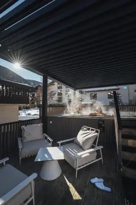 Ein Balkon oder eine Terrasse in der Unterkunft Zermatt Budget Rooms