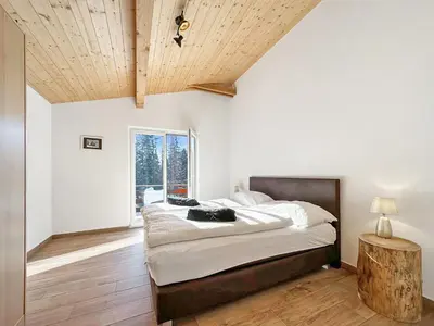 Ein Bett oder Betten in einem Zimmer der Unterkunft Chalet Familial Les Girolles aux portes d'Anzère
