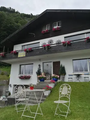 Das Gebäude in dem sich die Ferienwohnung befindet