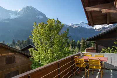 Ein allgemeiner Bergblick oder ein Berglick von der Ferienwohnung aus
