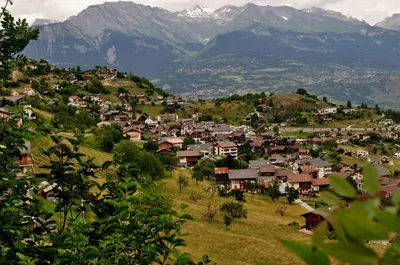 Ein allgemeiner Bergblick oder ein Berglick von des Bed & Breakfasts aus