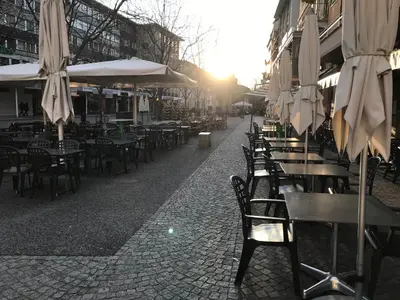 Ein Restaurant oder anderes Speiselokal in der Unterkunft Apartment Sion Center