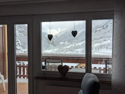 Ein allgemeiner Bergblick oder ein Berglick von der Ferienwohnung aus