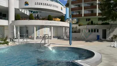 Der Swimmingpool an oder in der Nähe von Modernes Wohlfühlstudio im Haus Eldorado mit Traumaussicht