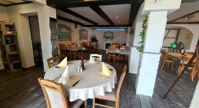 Ein Restaurant oder anderes Speiselokal in der Unterkunft Hotel Rössli