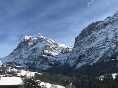 Ein allgemeiner Bergblick oder ein Berglick von der Ferienwohnung aus