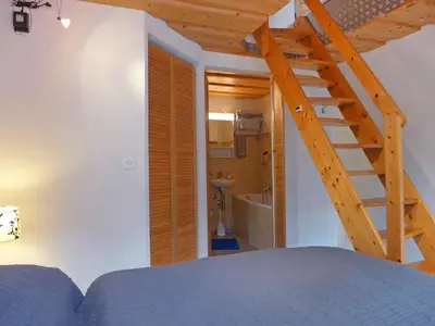 Ein Bett oder Betten in einem Zimmer der Unterkunft Holiday Home Chalet Guldeli by Interhome