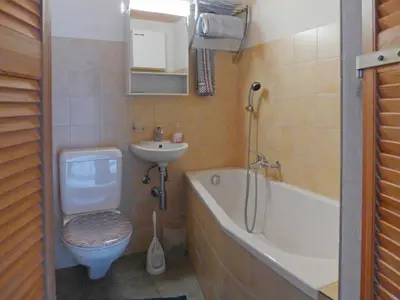 Ein Badezimmer in der Unterkunft Holiday Home Chalet Guldeli by Interhome