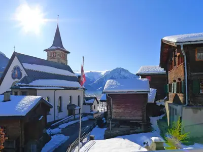 Ein allgemeiner Bergblick oder ein Berglick von des Ferienhauses aus