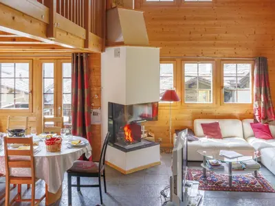 Ein Sitzbereich in der Unterkunft Chalet Chalet A Coeur by Interhome