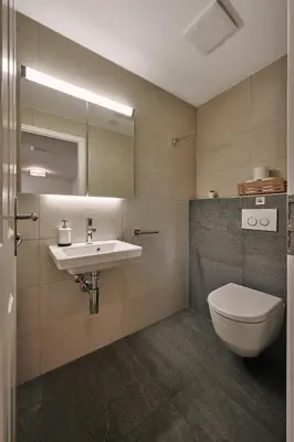 Ein Badezimmer in der Unterkunft City Center Apartment with Mountain View