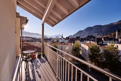 Ein allgemeiner Bergblick oder ein Berglick von der Ferienwohnung aus