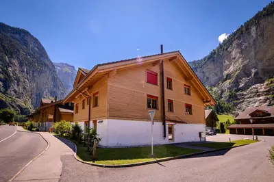 Ein allgemeiner Bergblick oder ein Berglick von der Ferienwohnung aus