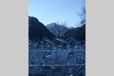 Ein allgemeiner Bergblick oder ein Berglick von der Ferienwohnung aus