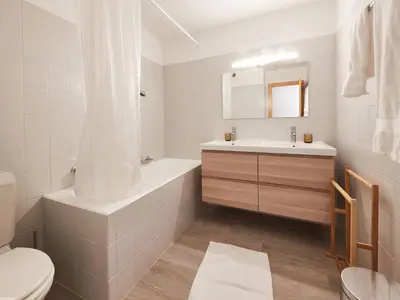 Ein Badezimmer in der Unterkunft Apartment Hameau D1 by Interhome