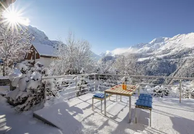 Ein allgemeiner Bergblick oder ein Berglick von der Ferienwohnung aus