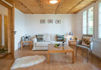 Ein Sitzbereich in der Unterkunft Chalet Hunnenfluh