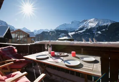 Ein allgemeiner Bergblick oder ein Berglick von der Ferienwohnung aus
