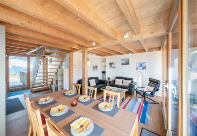 Ein Sitzbereich in der Unterkunft Chalet Roossi