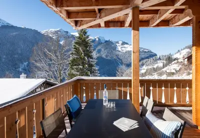 Ein allgemeiner Bergblick oder ein Berglick von der Ferienwohnung aus