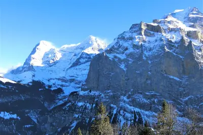 Ein allgemeiner Bergblick oder ein Berglick von der Ferienwohnung aus