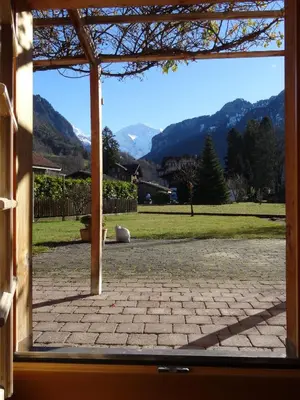 Ein allgemeiner Bergblick oder ein Berglick von der Ferienwohnung aus