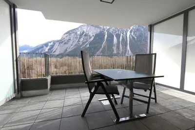 Ein allgemeiner Bergblick oder ein Berglick von des Bed & Breakfasts aus