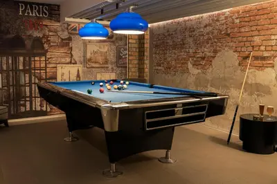 Ein Billardtisch in der Unterkunft SCHLOSS Zermatt - CBD & Adaptogenic Spa and Sport Hotel